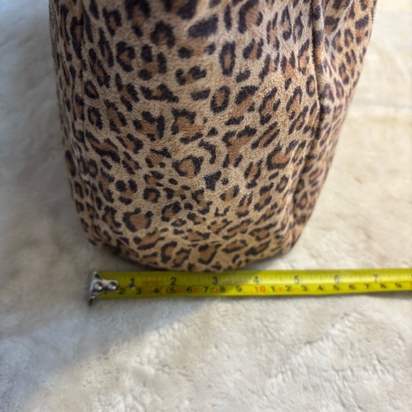 Neiman Marcus Tote Microfiber Suede Tan Brown Leopard Print Brown Handles Red - Picture 13 of 16